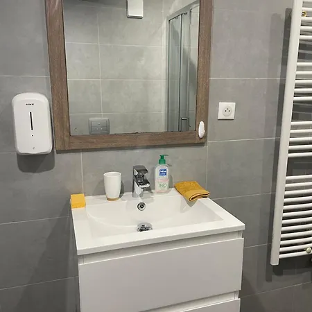 Apartamento Chez Jean-yves Et Zoe - Le Saint Andre - Au Calme, Tres Propre, Proche Parkings, Clim *